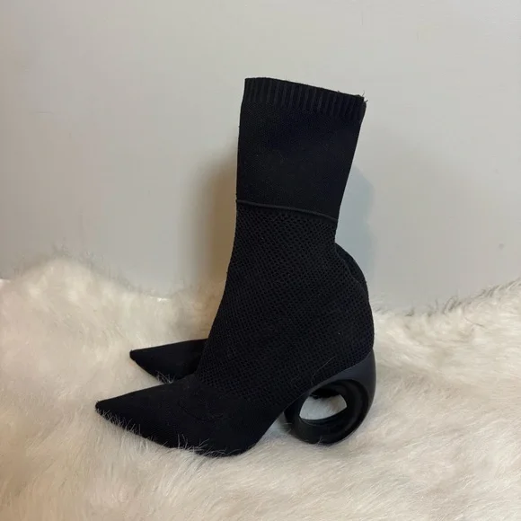 Burberry Kimberly Sock Knit Circle Heel Boots 38.5